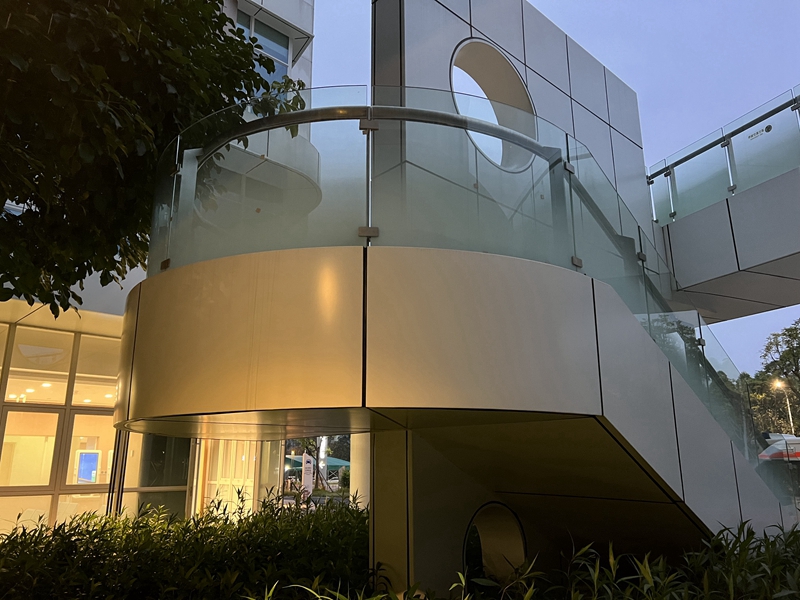 Digital printing design with glass