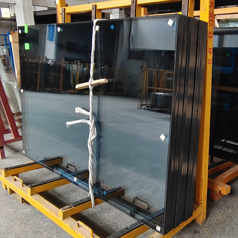 Triple insulating glazing glass for windows