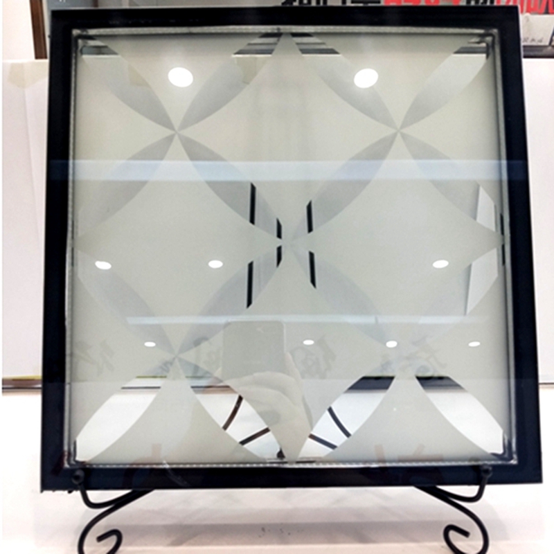Triple insulating glazing glass for windows