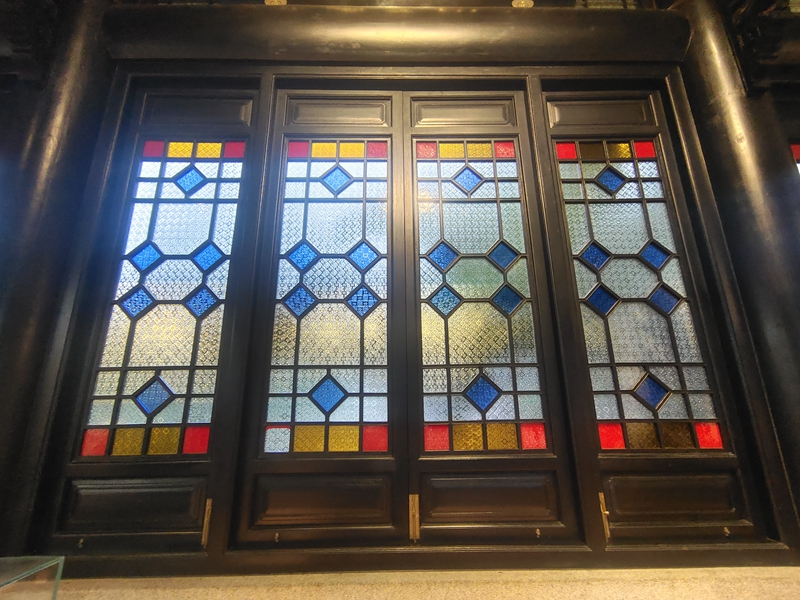 fluted glass