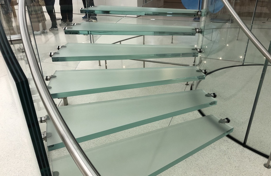anti slip laminated glass steps