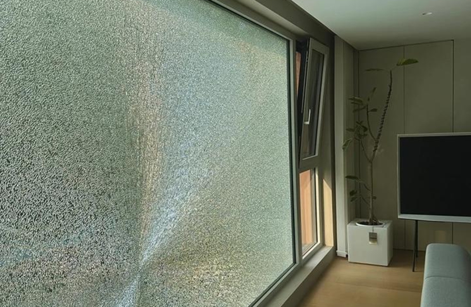 front glass window