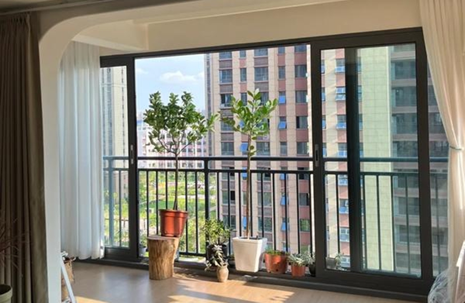 clear safety glass window