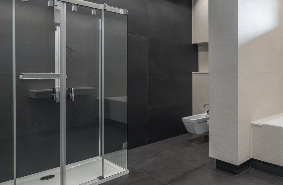 hotel shower room glass