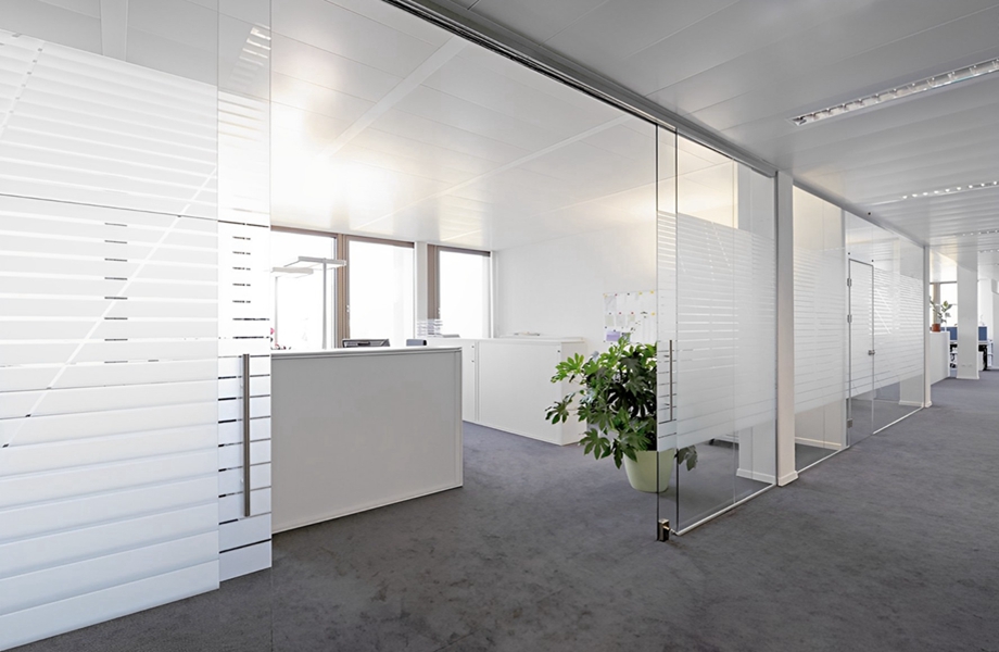 What are the characteristics of tempered silkscreen printing glass