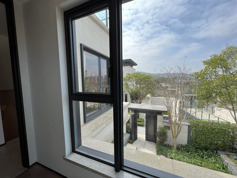 The Advantages of Heatproof Glass in Commercial Buildings