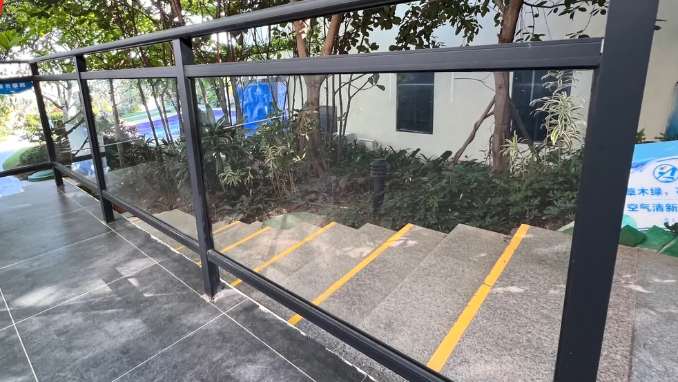 Kunxing Glass ---- Leuningglas in openbare ruimtes