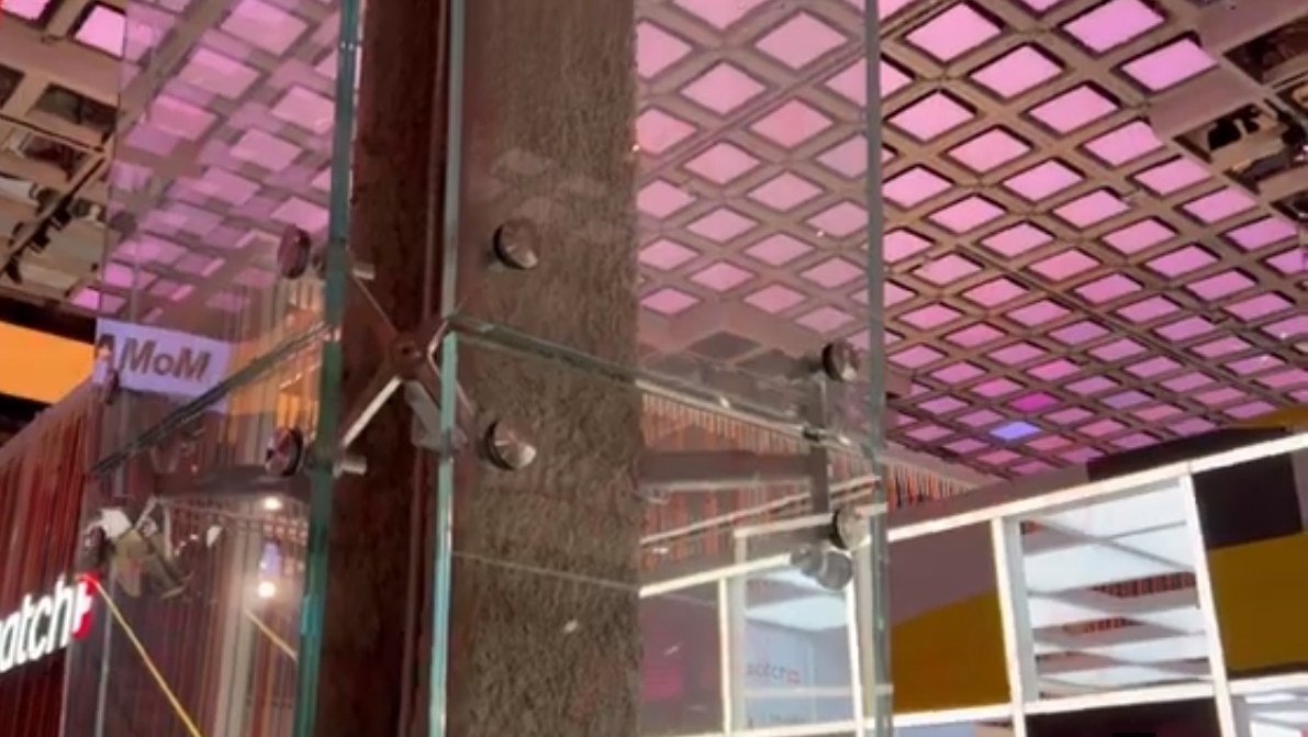 Kunxing Glass ---- Ultra Clear laminated Glass Column