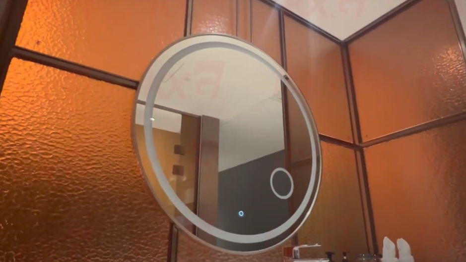 Kunxing Glass ---- Mirror In The Bathroom