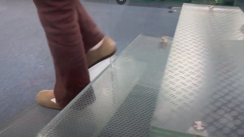 Kunxing Glass ---- Anti Slip Glass Stairs-