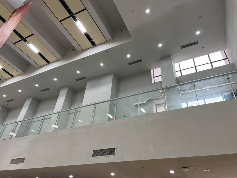 درابزين زجاجي