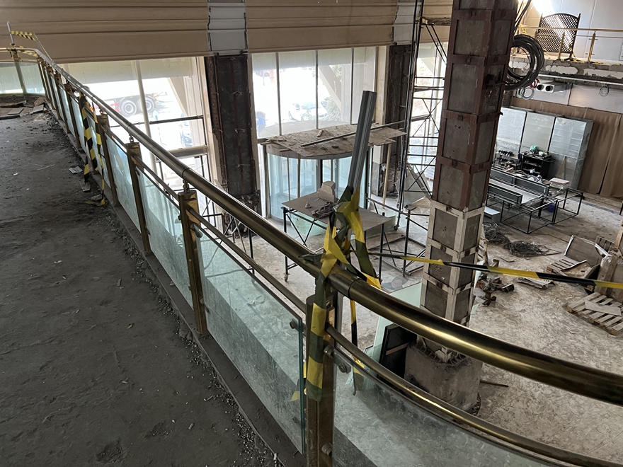 Curved guardrail glass