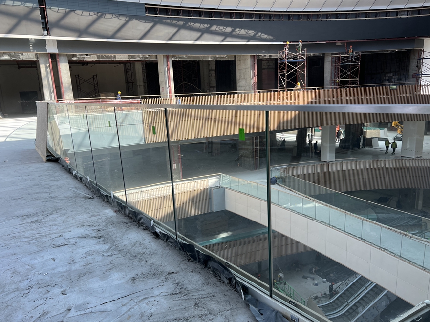 Atrium curved guardrail