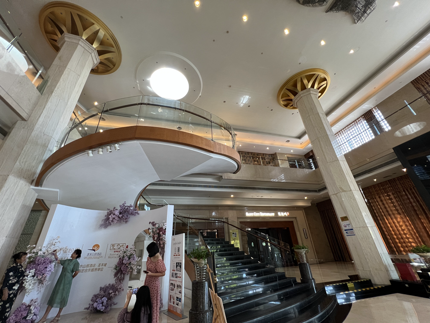 Curved Glass Stair Railing