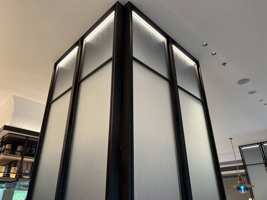 Partition glass wall