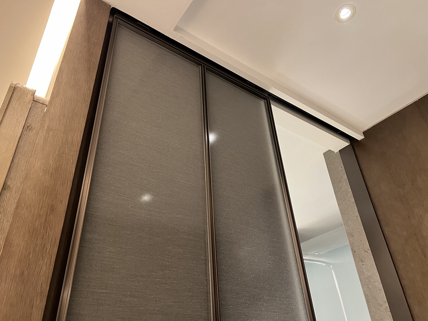 Glass door partition