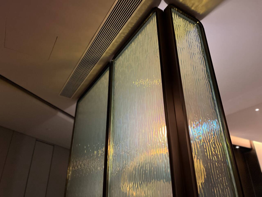 Bathroom glass partition