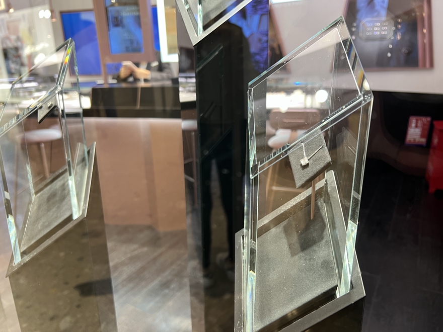 Glass showcase cabinet