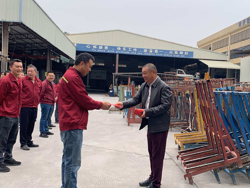 কর্মীদের বৃদ্ধি এবং কর্মজীবনের উন্নয়নের প্রতি যত্নবান হোন এবং শেখা এবং প্রশিক্ষণ প্রদান করুন।