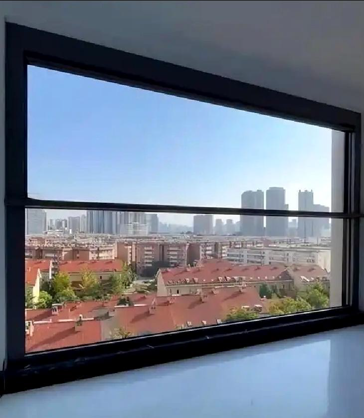 Electric Lift Window