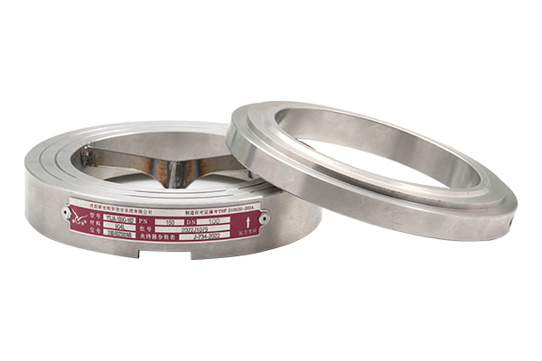 Reverse buckling rupture disc