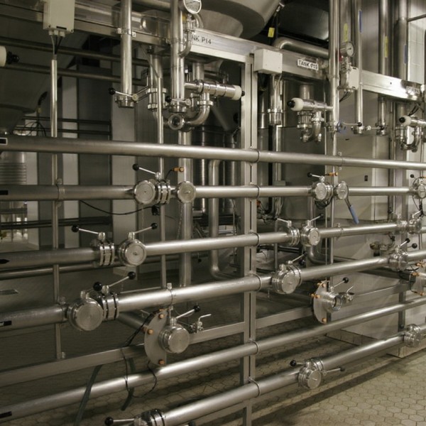 Impacto do design ranhurado no desempenho de alívio de pressão de discos de ruptura de ação frontal