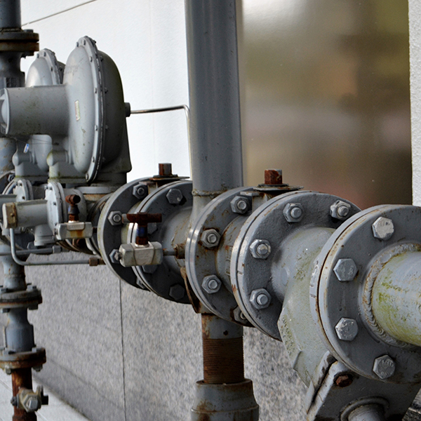 Disque de rupture vs. soupape de décharge de pression (PRV) : Le guide ultime de l’ingénieur des procédés