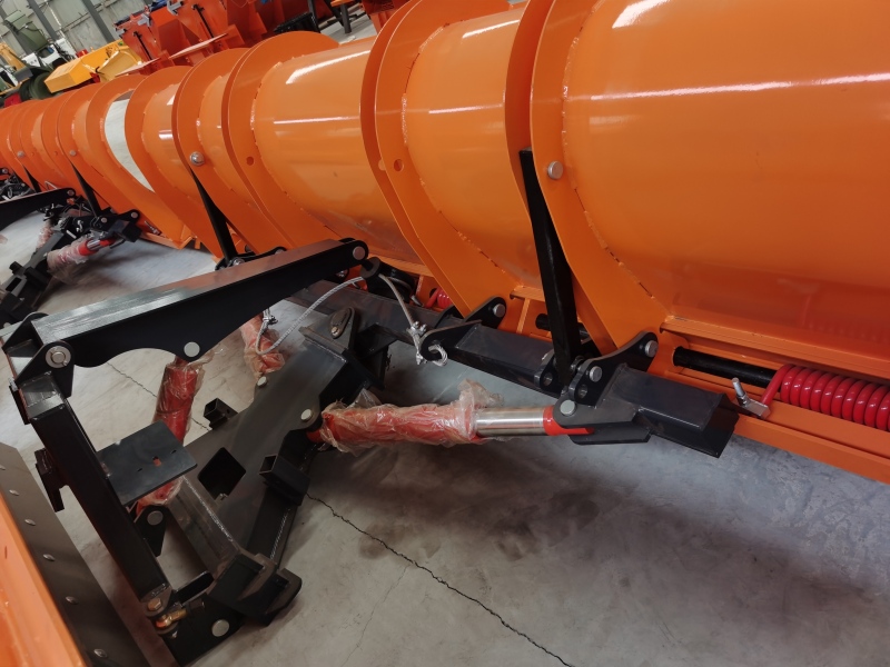 Универсальный снегоочиститель