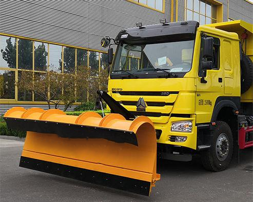 Heavy duty snow pusher