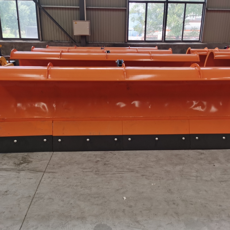 傾斜ブレードスノープッシャー