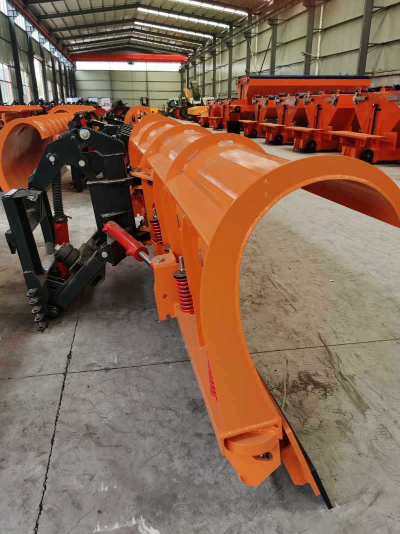 Еңкейтетін пышақ қарды итергіш