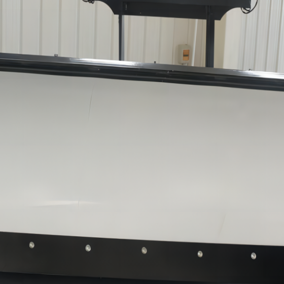 Leichter Schneeschieber