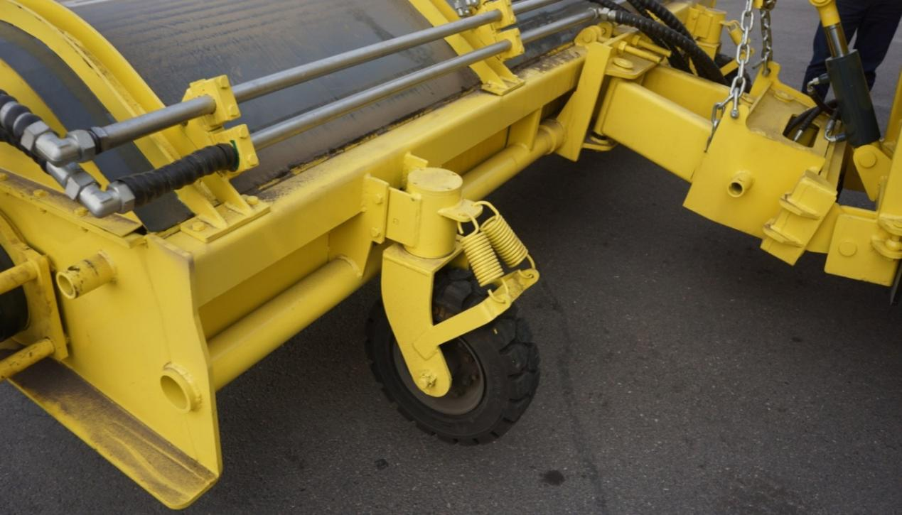 Snow removal roller brush