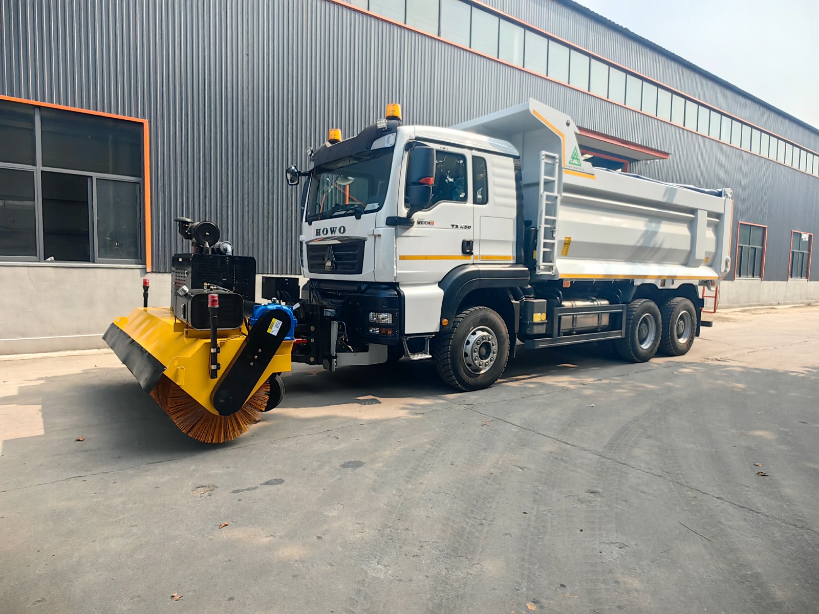Snow-blowing roller for truck Snow-blowing roller for truck