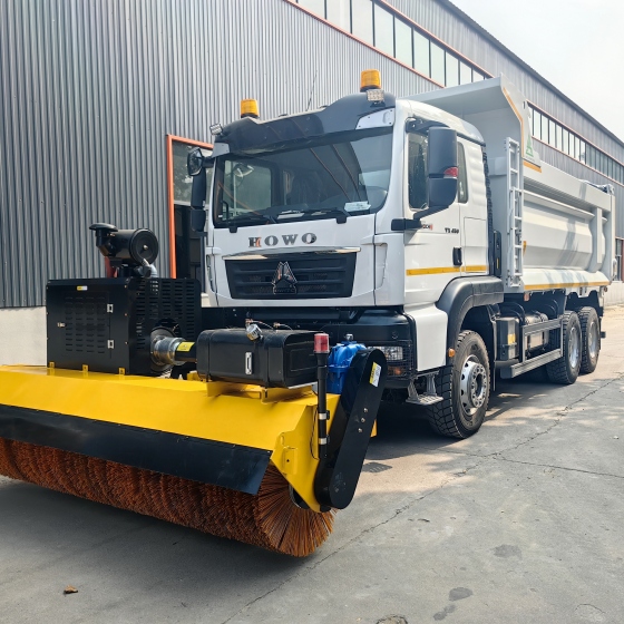 Oma moottorikäyttöinen lumiaura