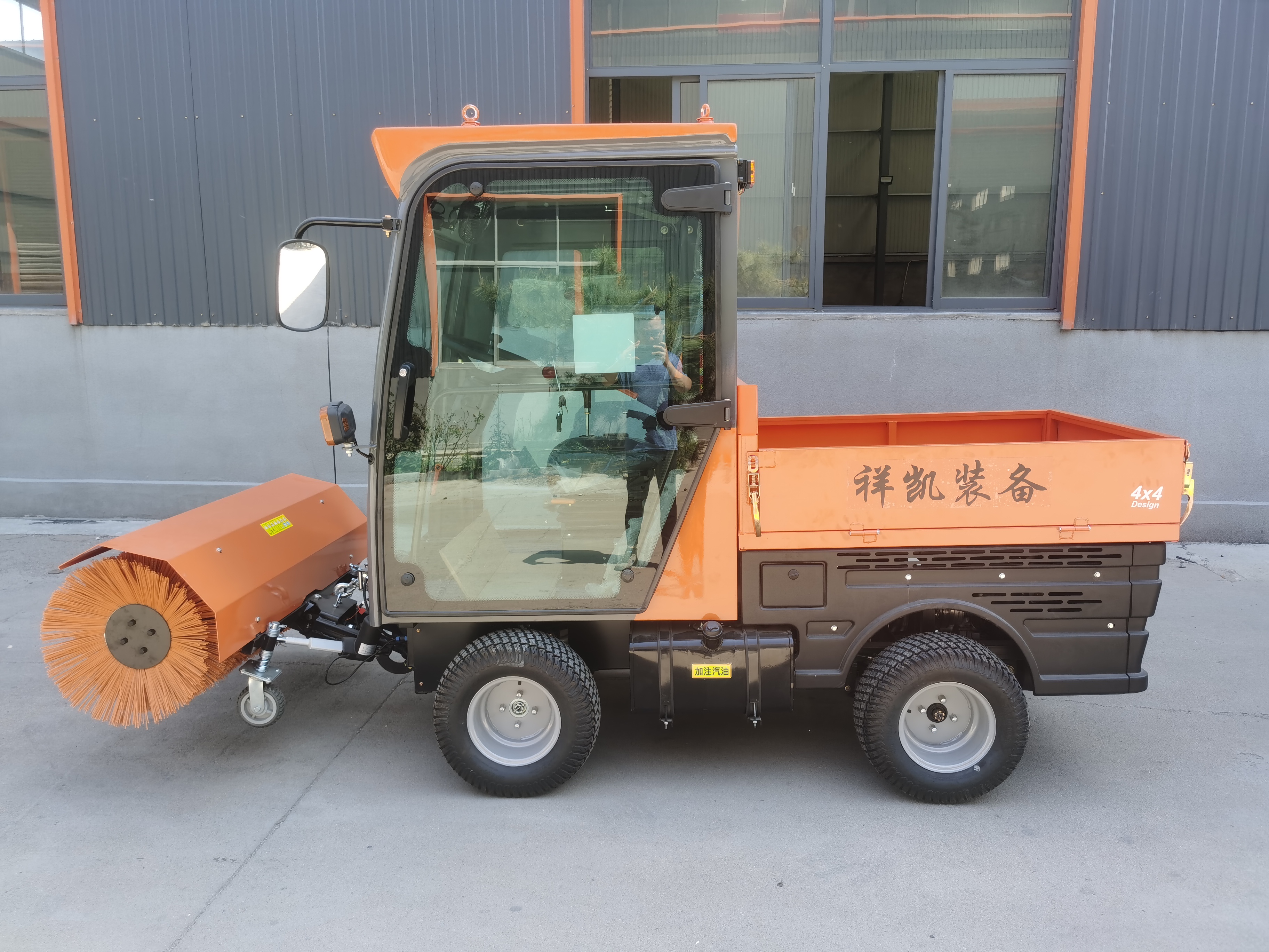 Small gasoline snow plows