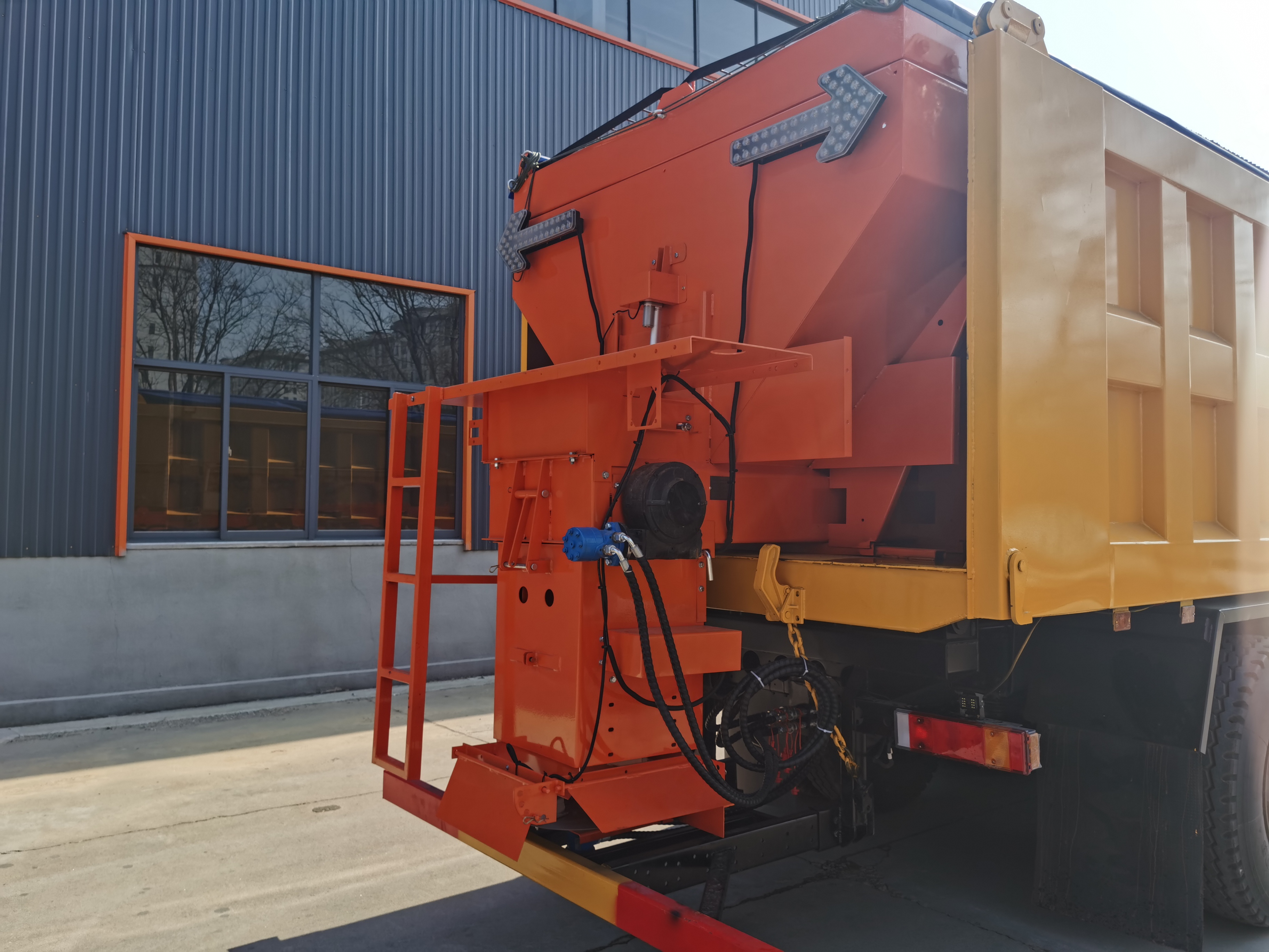 1 cubic meter snow melting agent spreader
