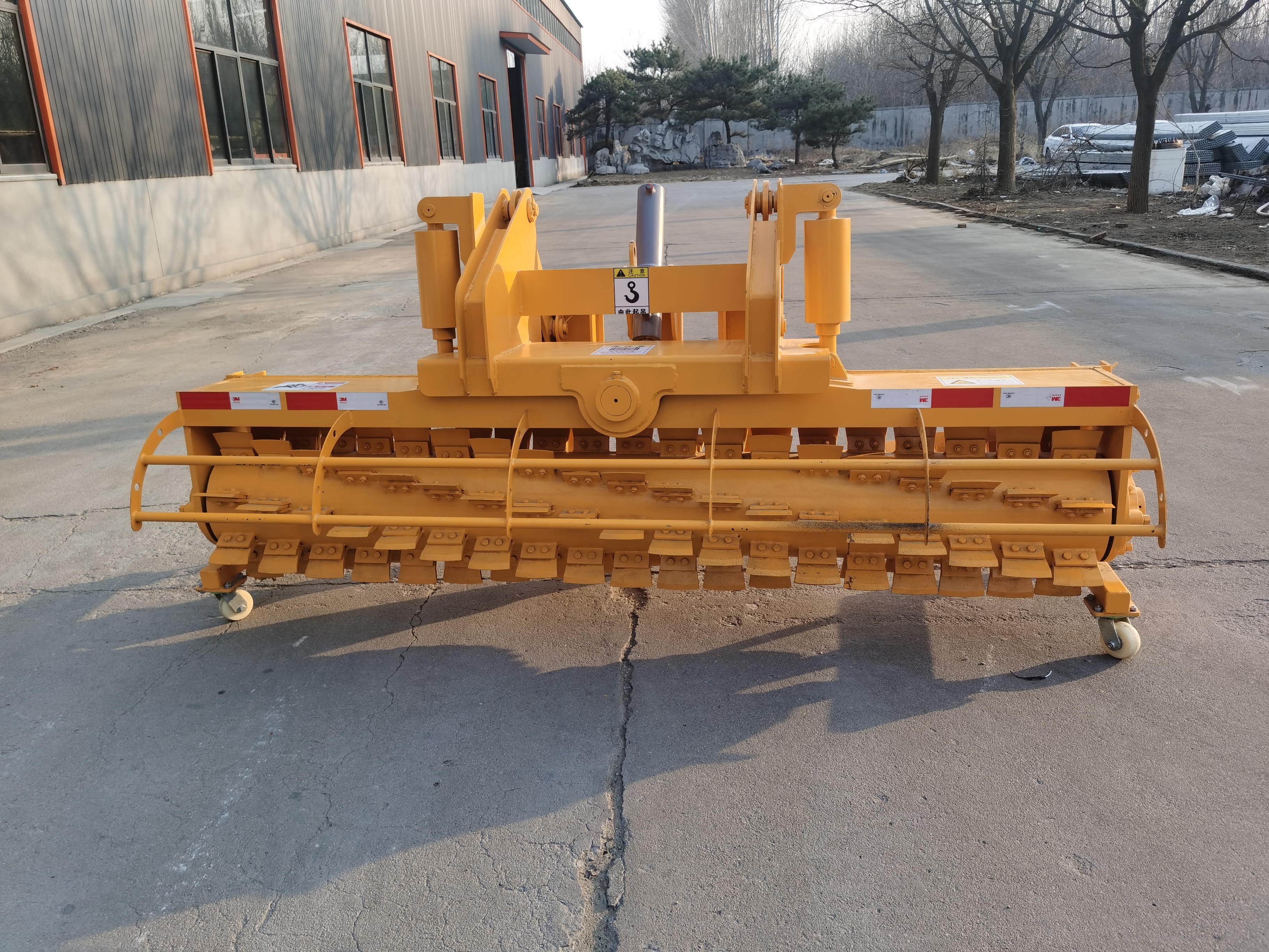 Small vehicle-mounted ice breaker
