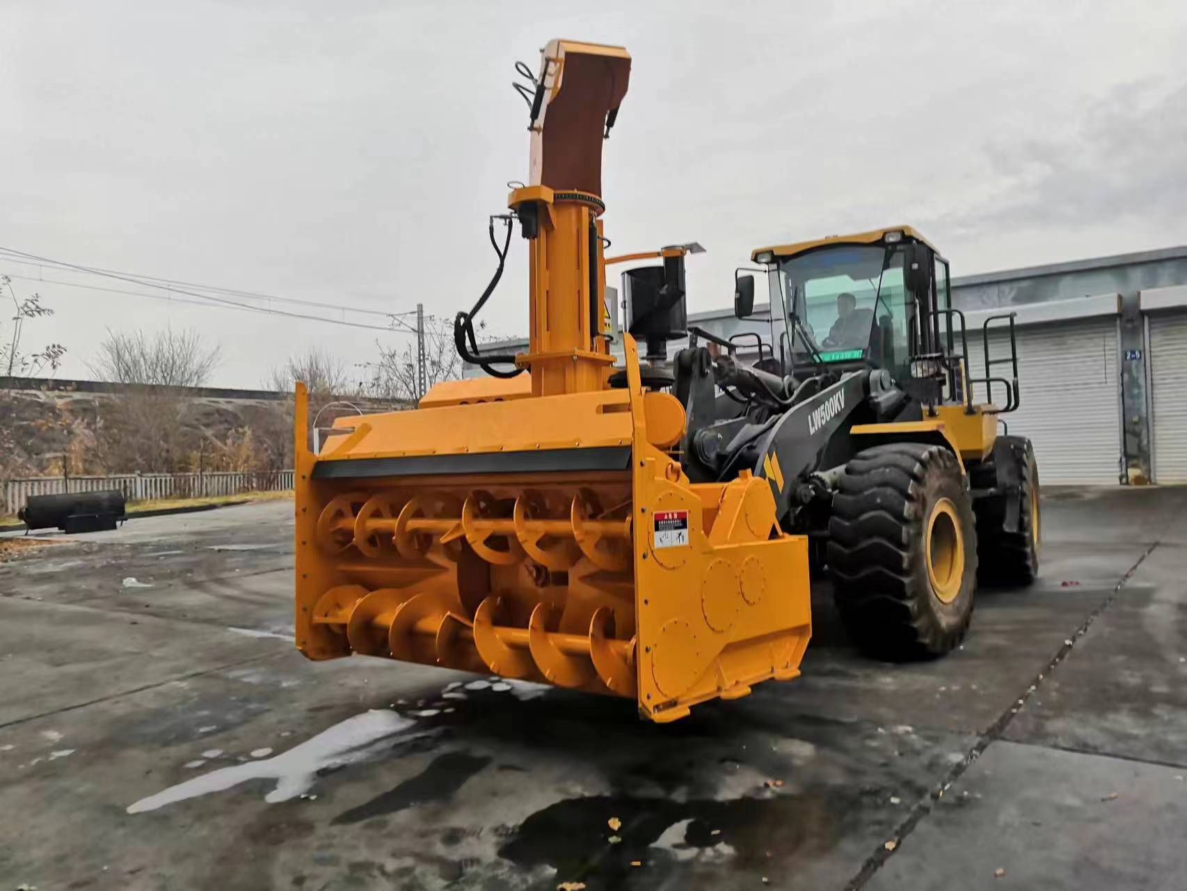 Heavy-duty snow blower