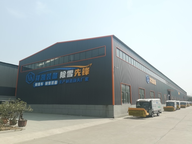 Środowisko biurowe, wielkość zakładu