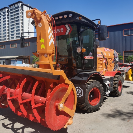 многофункциональная снегоочистительная и снегоуборочная машина