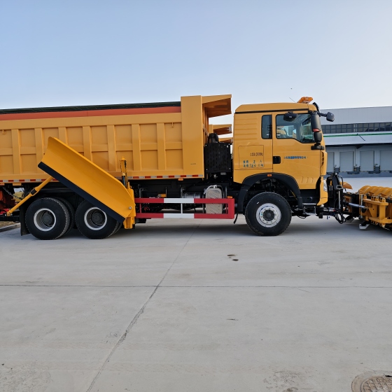 боковой снегоочиститель