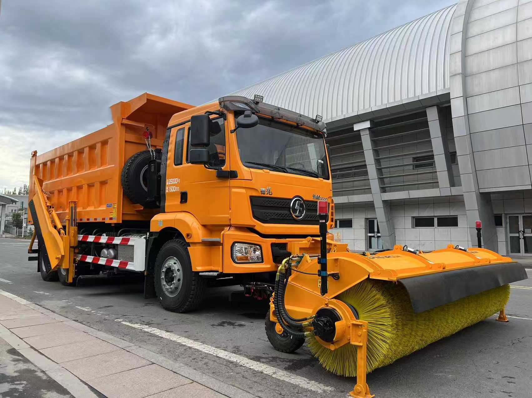 side-mounted snow pusher
