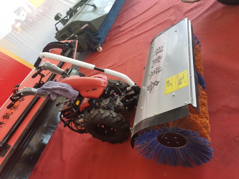 қолмен итерілген қар