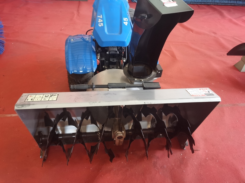 қолмен итерілген қар