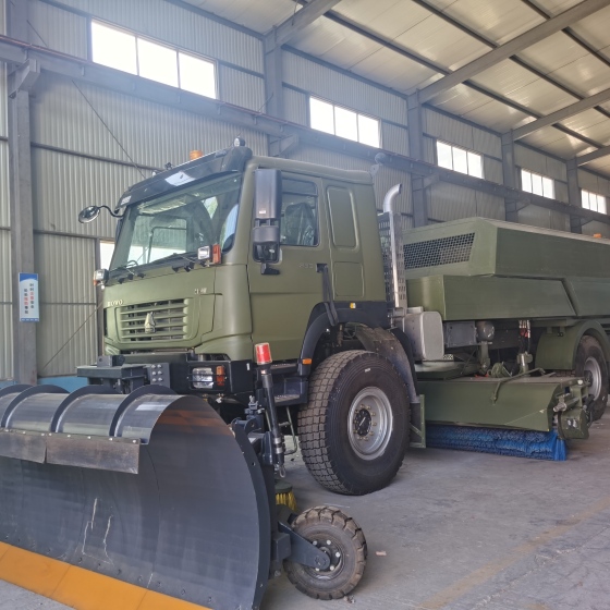 Снегоуборочная машина «три в одном»