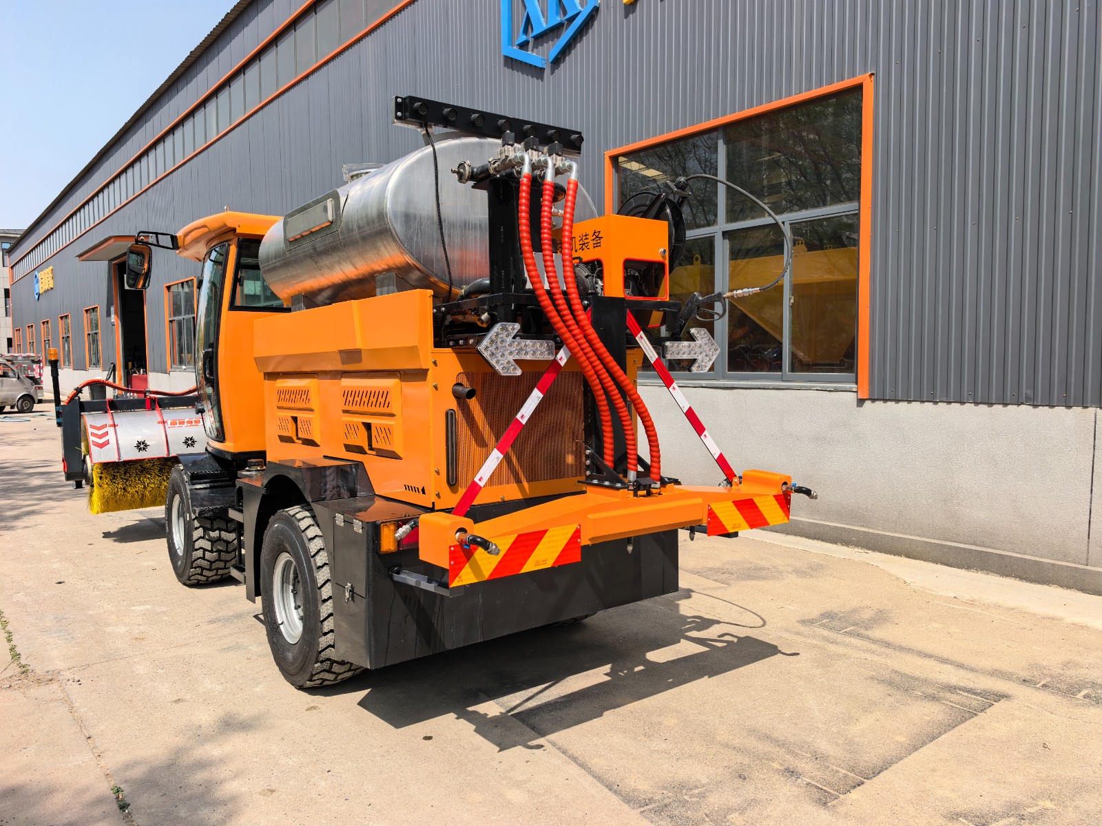 4WD Multifunctional Snow Removal Vehicle