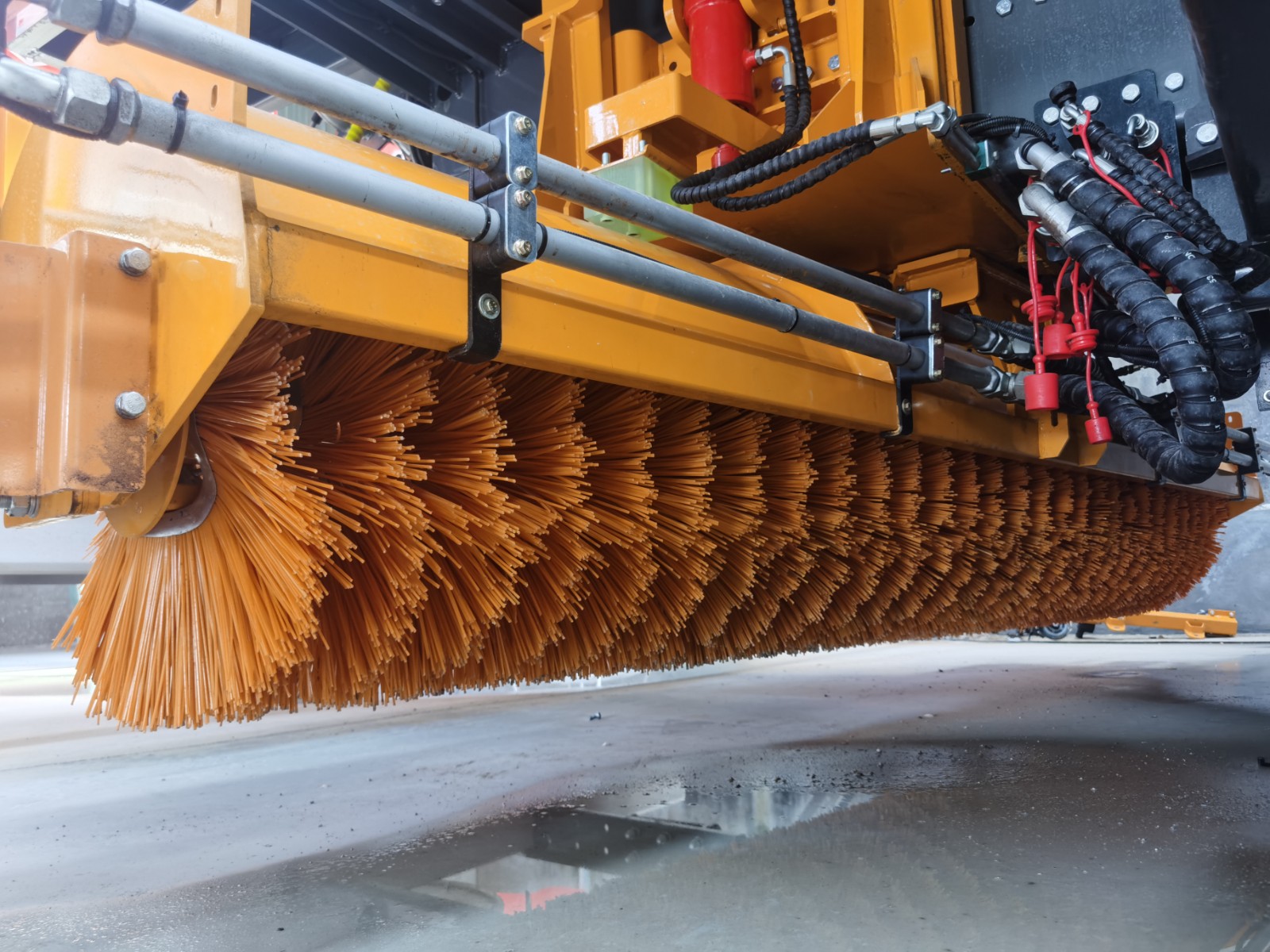 Vehicle-mounted central snow sweeper