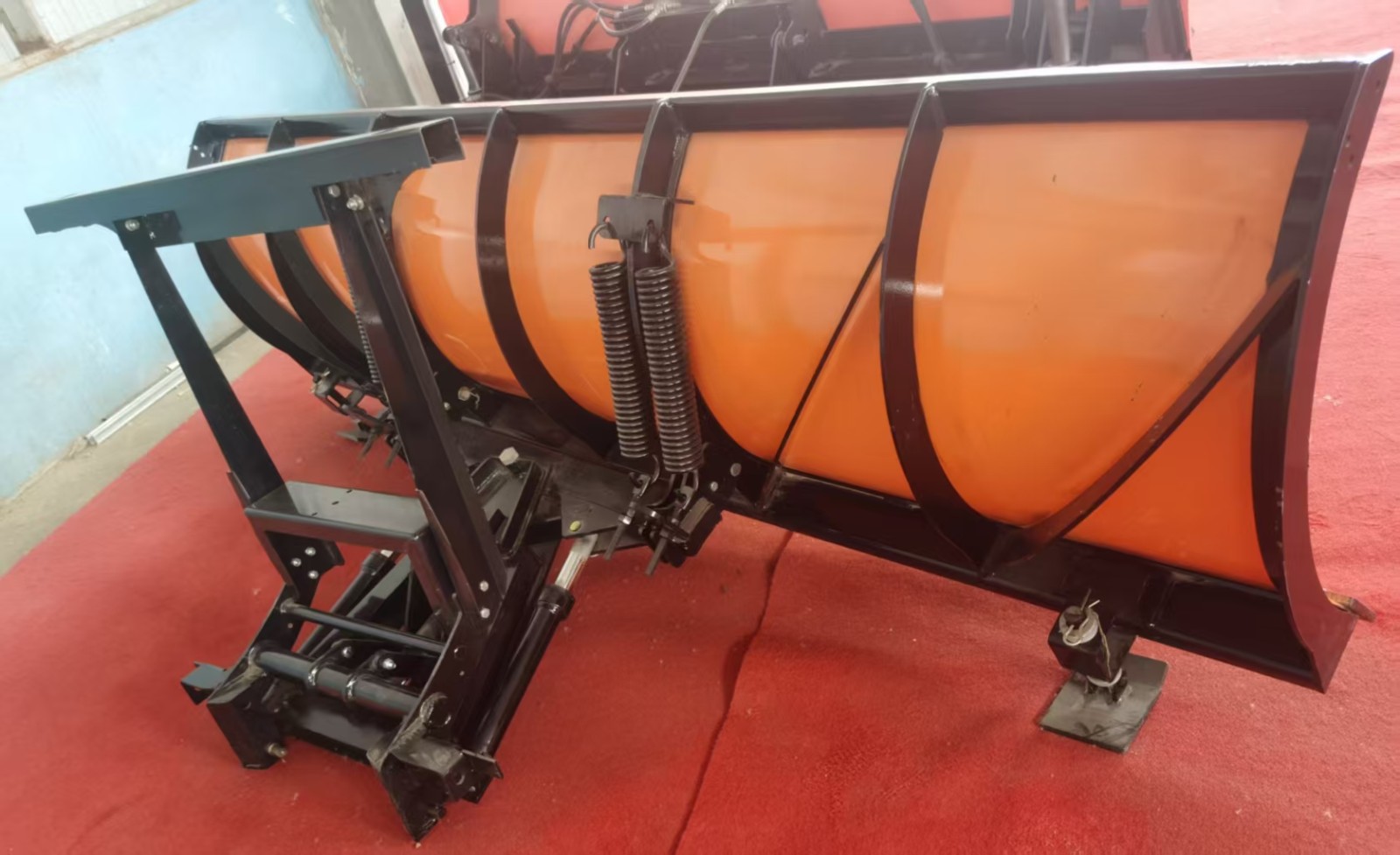 Snow pusher for light trucks
