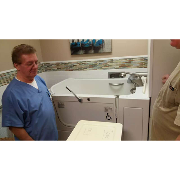 Μπανιέρες Οαση που λειτουργούν σε αμερικανικά ιατρικά ιδρύματα και ιδρύματα φροντίδας ηλικιωμένων